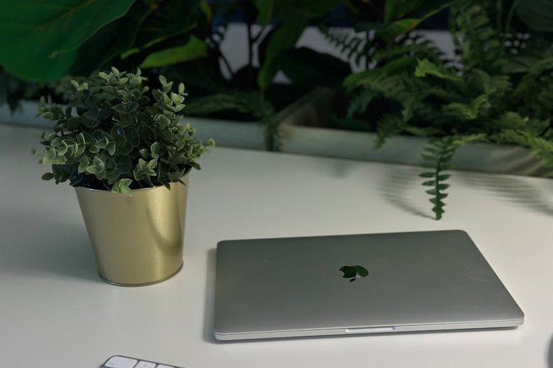 Singapore B2B marketing manager comparing lead provider performance dashboards